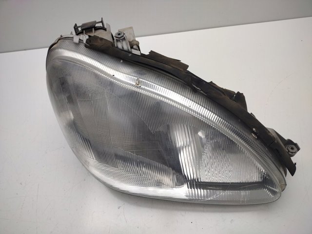 A2208200861 Faro derecho comprar Girona