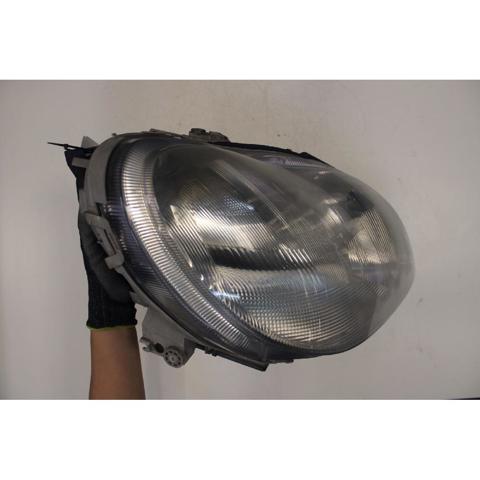 A2208200861 Faro derecho  disponible Burgos