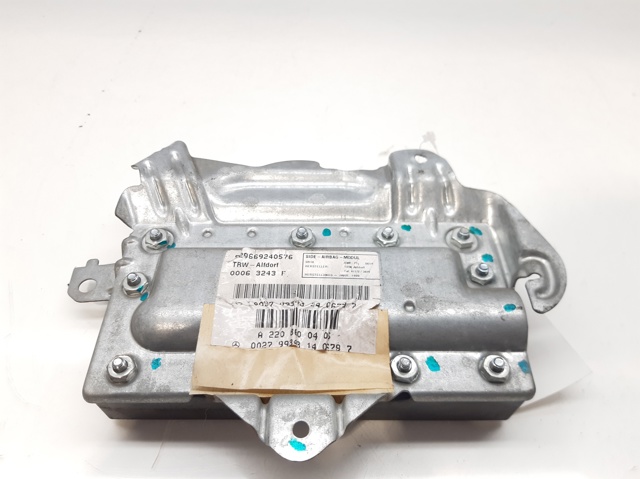 A2208600405 MERCEDES Airbag de puerta delantera derecha  en stock Córdoba