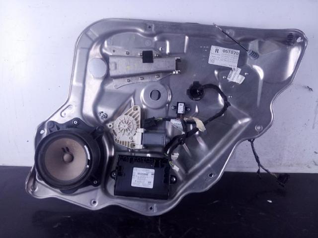 Altavoz de puerta trasera A2218203102 Mercedes