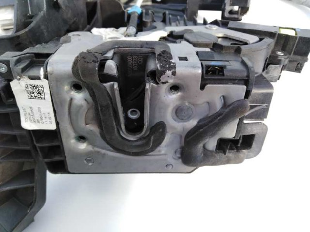 A2220064099 Cerradura de la puerta trasera derecha  en stock Granada