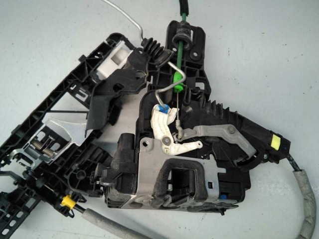A2220064099 MERCEDES Cerradura de la puerta trasera derecha  en stock Córdoba