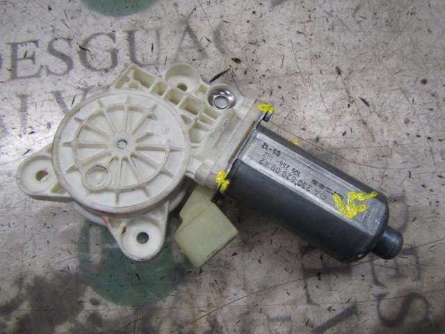 A2308200942 Motor del elevalunas de la puerta delantera izquierda  disponible Utrera