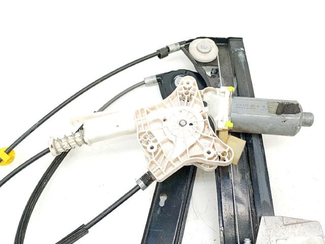 A2308201042 Motor del elevalunas de la puerta delantera  en stock Sabadell
