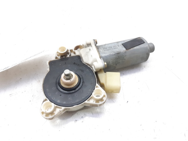 A2308201042 MERCEDES Motor del elevalunas de la puerta delantera  en stock Huelva