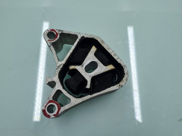 A2462400809 Soporte superior derecho del motor  en stock Sabadell