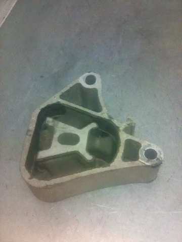 A2462400809 Soporte superior derecho del motor comprar Girona