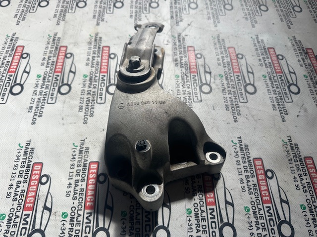 A2462401109 MERCEDES Soporte superior derecho del motor comprar Alcalá