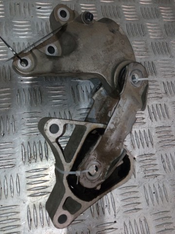 A2462401109 Soporte superior derecho del motor comprar Almería