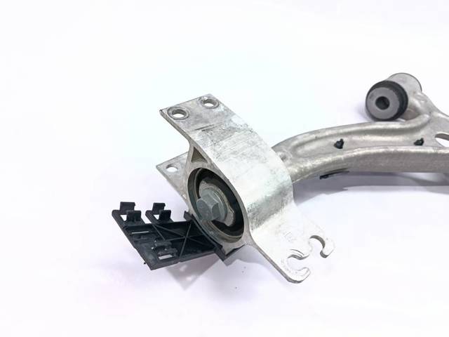 A2463304700 MERCEDES Brazo inferior izquierdo de la suspensión delantera  comprar en Oviedo