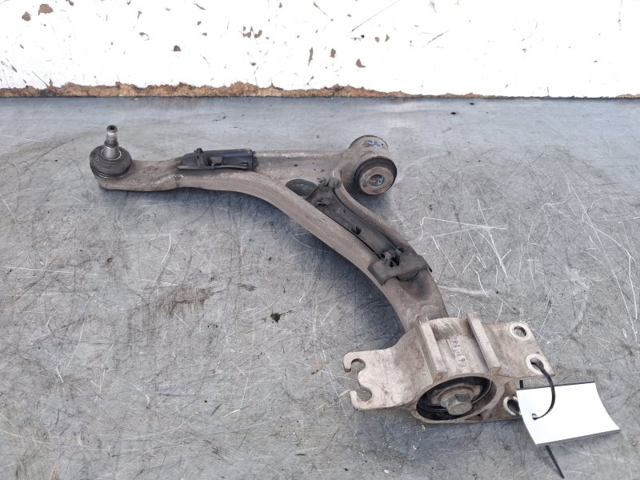 A2463304700 Brazo inferior izquierdo de la suspensión delantera  en stock Granada