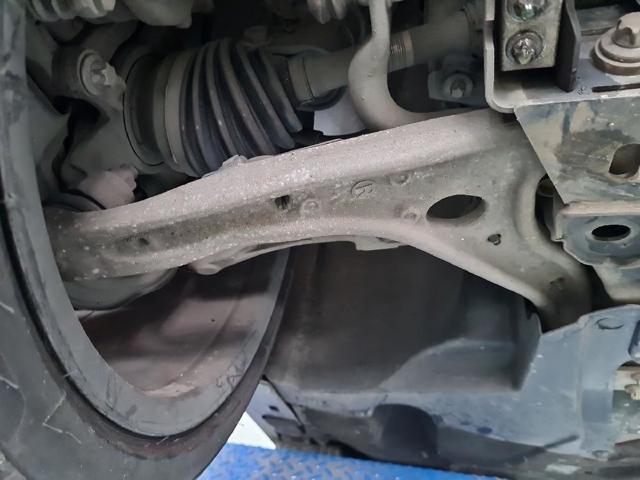 Brazo inferior derecho de la suspensión delantera A2463304800 MERCEDES