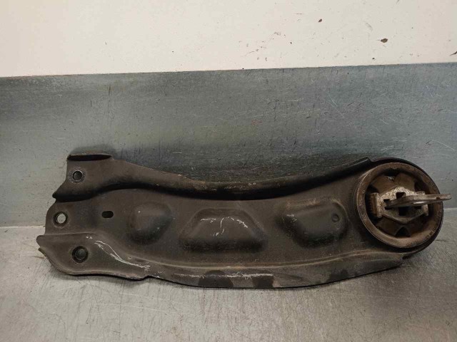 A2463500406 Brazo longitudinal inferior izquierdo de la suspensión trasera  disponible Burgos