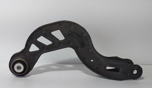 A2463501006 Brazo superior de suspensión trasera izquierdo/derecho  disponible Utrera