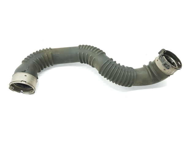 Tubo flexible de aire de sobrealimentación derecho A2465200401 Mercedes