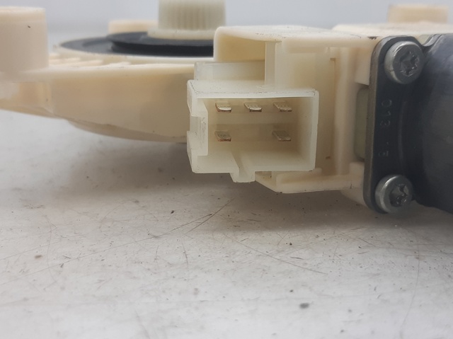 A2469065200 MERCEDES Motor del elevalunas de la puerta delantera derecha comprar Alcalá