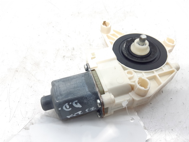 MERCEDES A2469065200 Motor del elevalunas de la puerta delantera derecha  en stock Salamanca