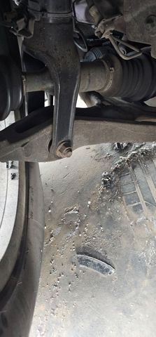A2513301107 Brazo inferior izquierdo de la suspensión delantera  disponible Utrera