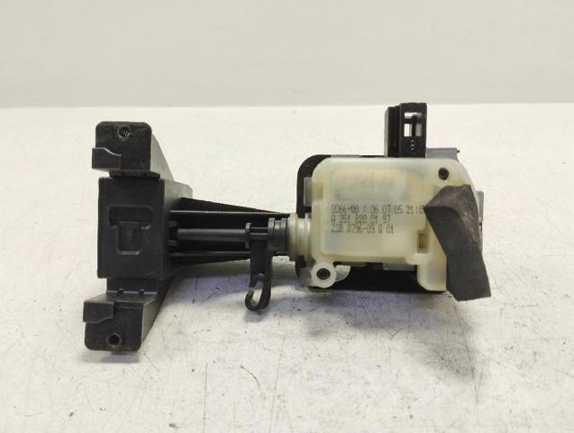 A2518200197 MERCEDES Motor de apertura de tapa de combustible  comprar en Lleida