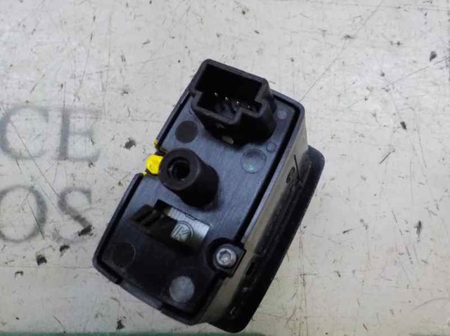 MERCEDES A25182005109051 Unidad de control de elevalunas delantero derecho comprar Barcelona