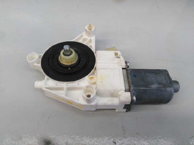 A2518200842 Motor del elevalunas de la puerta delantera derecha  comprar en Zaragoza