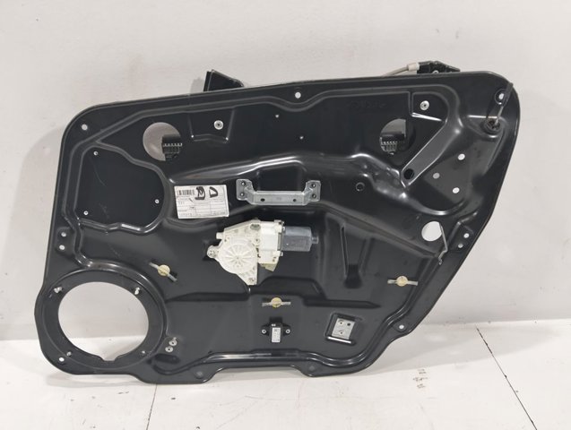 A2518200842 Motor del elevalunas de la puerta delantera derecha  disponible Utrera