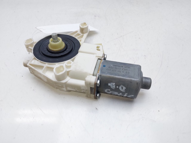 A2518200842 Motor del elevalunas de la puerta delantera derecha  disponible Málaga