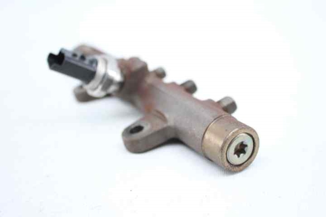 A2C20001221 RENAULT Rampa de combustible  disponible Alicante