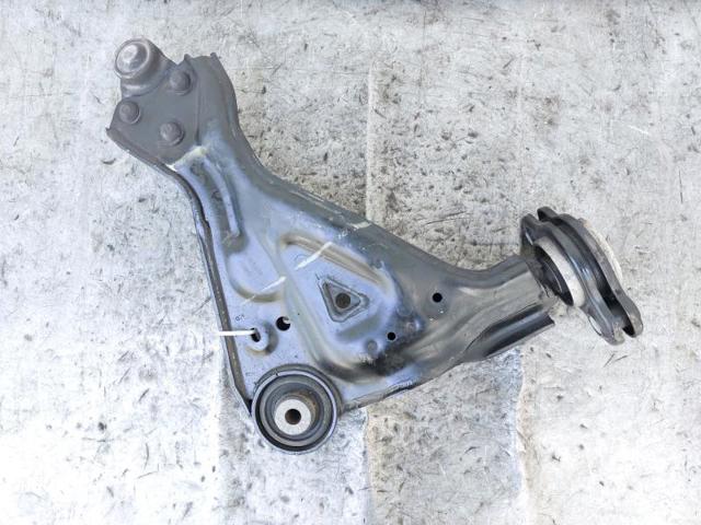 A4473301507 MERCEDES Brazo inferior derecho de la suspensión delantera  en stock Gandía