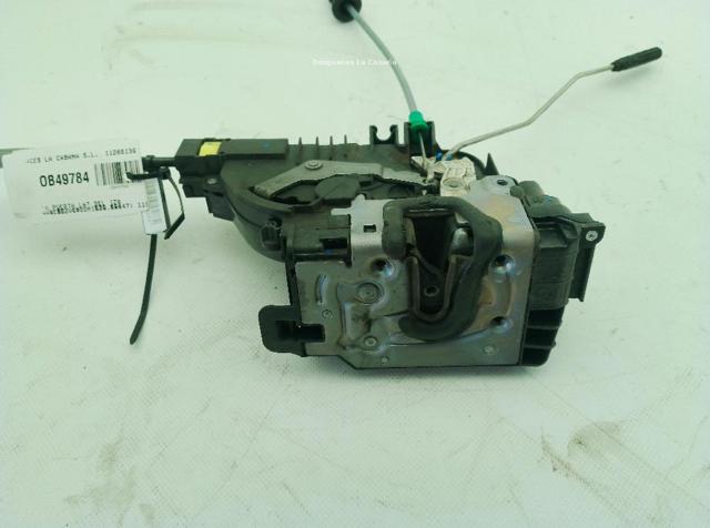 A4477200235 MERCEDES Cerradura de puerta delantera derecha  disponible Ourense