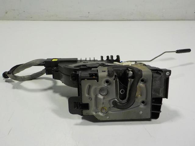 A4477200235 MERCEDES Cerradura de puerta delantera derecha  comprar en Lleida