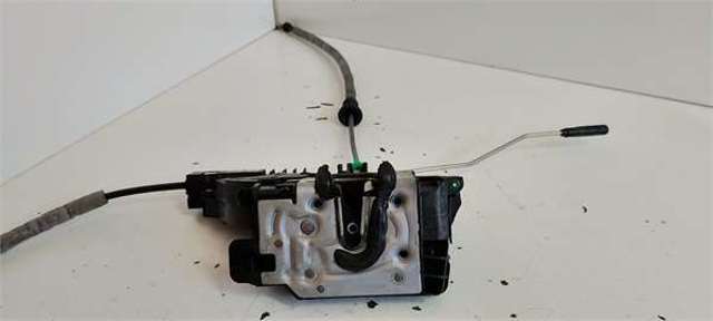 A4477200235 MERCEDES Cerradura de puerta delantera derecha  en stock Córdoba