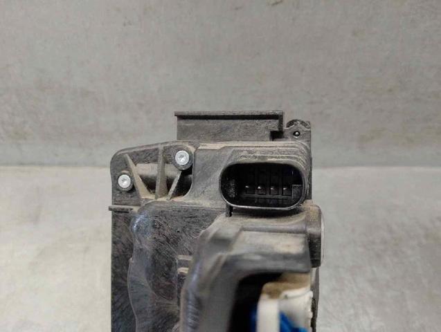 A4477200235 MERCEDES Cerradura de puerta delantera derecha  en stock Córdoba