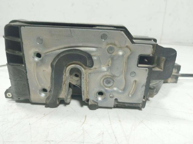 MERCEDES A4477200235 Cerradura de puerta delantera derecha  en stock Terrassa