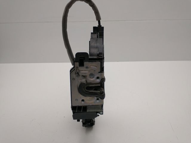 MERCEDES A4477200235 Cerradura de puerta delantera derecha  disponible Lugo