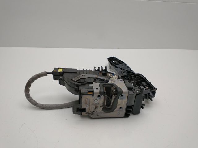 A4477200235 MERCEDES Cerradura de puerta delantera derecha  disponible Ourense