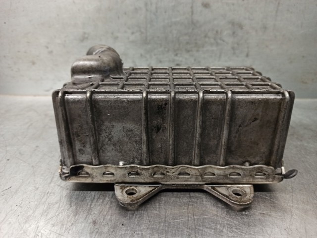 Radiador de aceite debajo del filtro A6051800065 MERCEDES