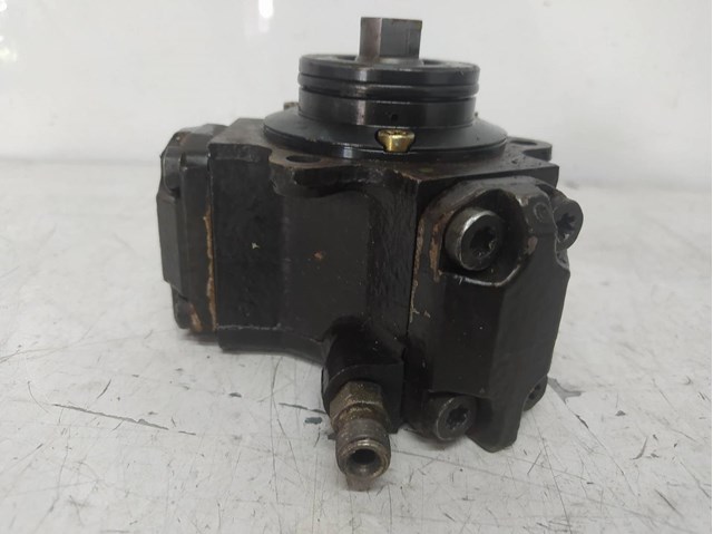 A6110700501 Bomba de alta presión de combustible  disponible Utrera