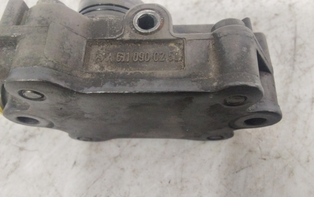 A6110900250 MERCEDES Bomba de combustible mecánica  en stock Gandía