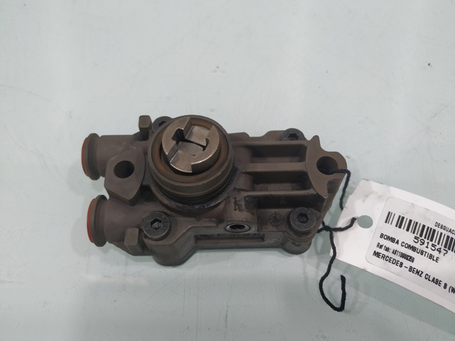 A6110900350 Bomba de combustible mecánica  en stock Sabadell