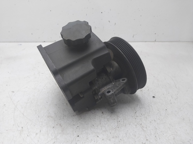 A6112300115 Polea de la bomba de dirección asistida  en stock Sabadell