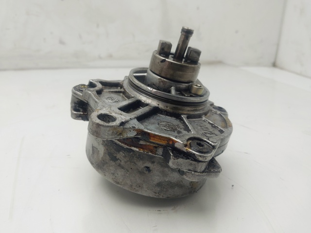 MERCEDES A6112300265 Bomba de vacío  disponible Lugo