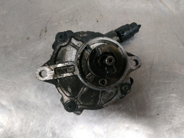 MERCEDES A6112300265 Bomba de vacío  disponible Valladolid