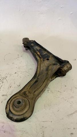 A6383300110 Brazo inferior derecho de la suspensión delantera  comprar en Zaragoza