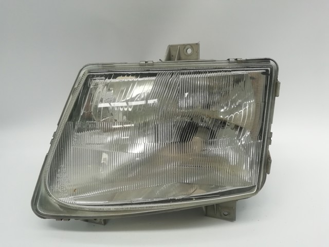 Faro izquierdo A6388201961 Mercedes