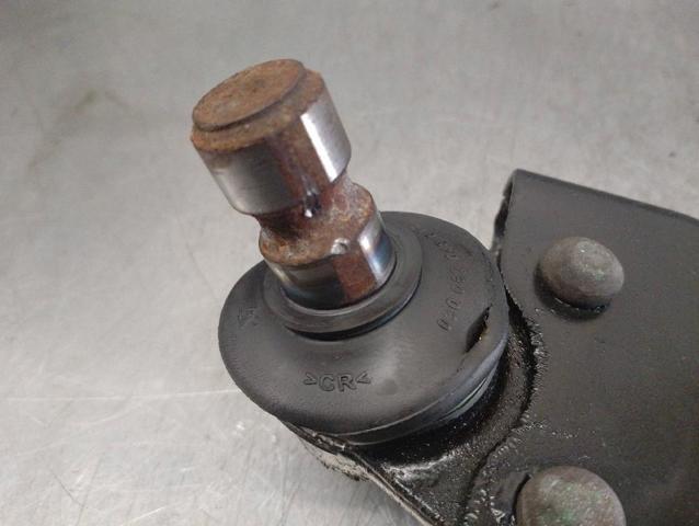 A6393300410 MERCEDES Brazo inferior izquierdo de la suspensión delantera  disponible Ourense