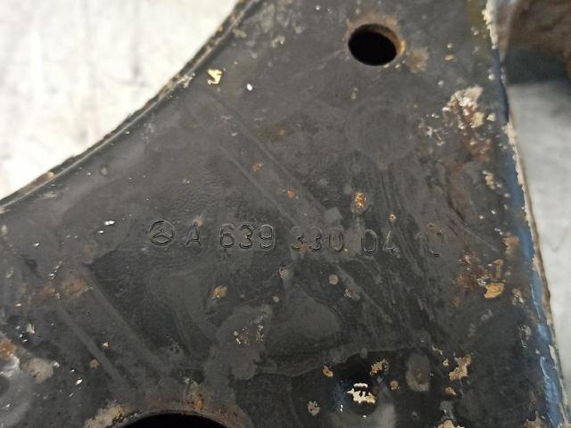 A6393300410 MERCEDES Brazo inferior izquierdo de la suspensión delantera  comprar en Lleida