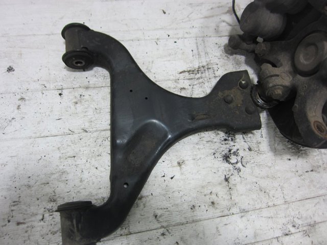 MERCEDES A6393300410 Brazo inferior izquierdo de la suspensión delantera  en stock Terrassa