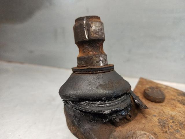 A6393300510 Brazo inferior derecho de la suspensión delantera  comprar en Zaragoza