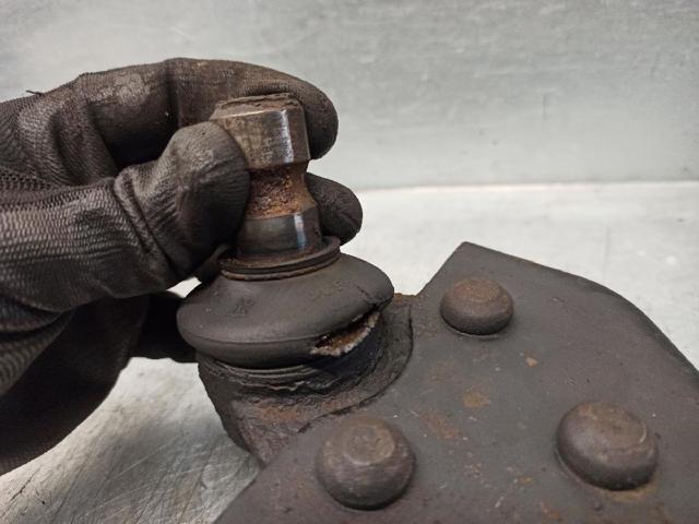A6393300510 Brazo inferior derecho de la suspensión delantera  comprar en Pontevedra